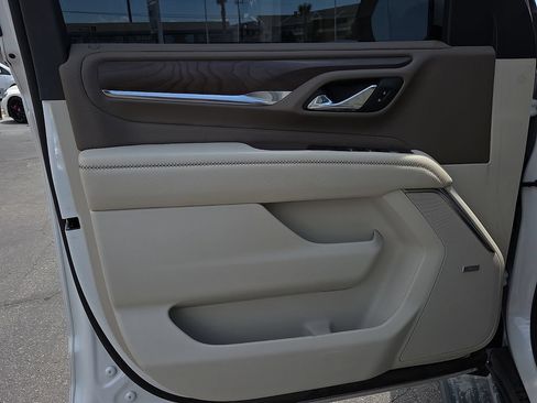 Used 2023 GMC Yukon XL Denali AWD/4WD image 13