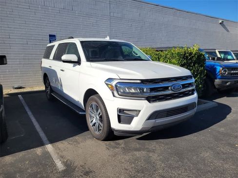 Used 2023 Ford Expedition Max Limited image 3