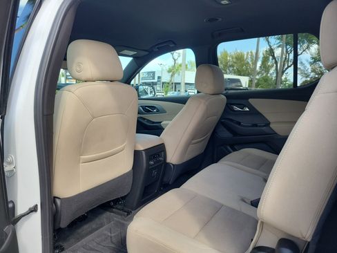 Used 2023 Chevrolet Traverse LS image 13