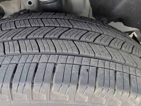 Used 2025 Ford Explorer ST-Line image 18