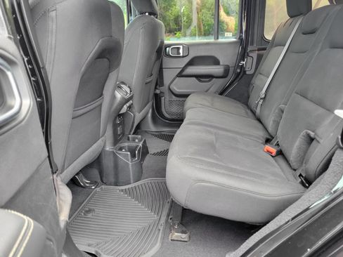 Used 2020 Jeep Wrangler Unlimited Sahara AWD/4WD image 29