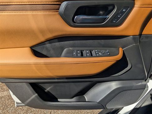 New 2026 Nissan Armada SL w/ Captain's Chari Seat Package image 13