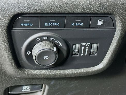 Used 2023 Jeep Grand Cherokee 4WD 4xe image 17