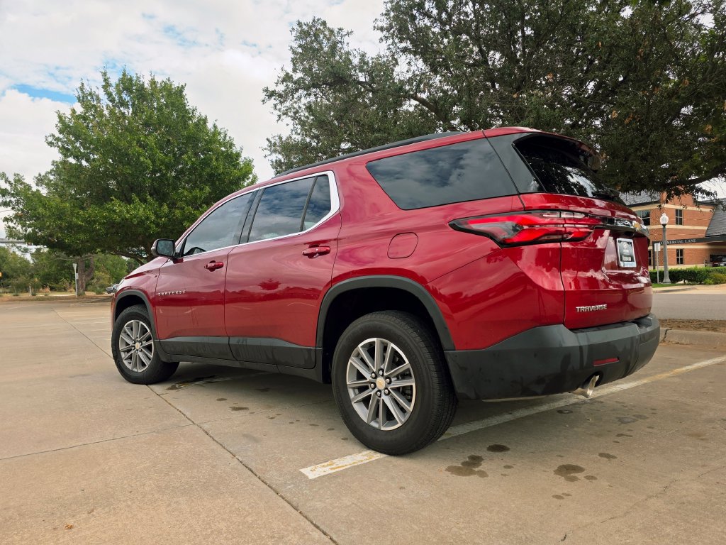 Used 2023 Chevrolet Traverse LT FWD image 11