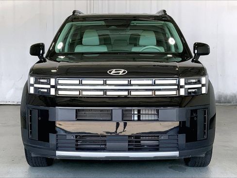 Used 2025 Hyundai Santa Fe SEL FWD image 2