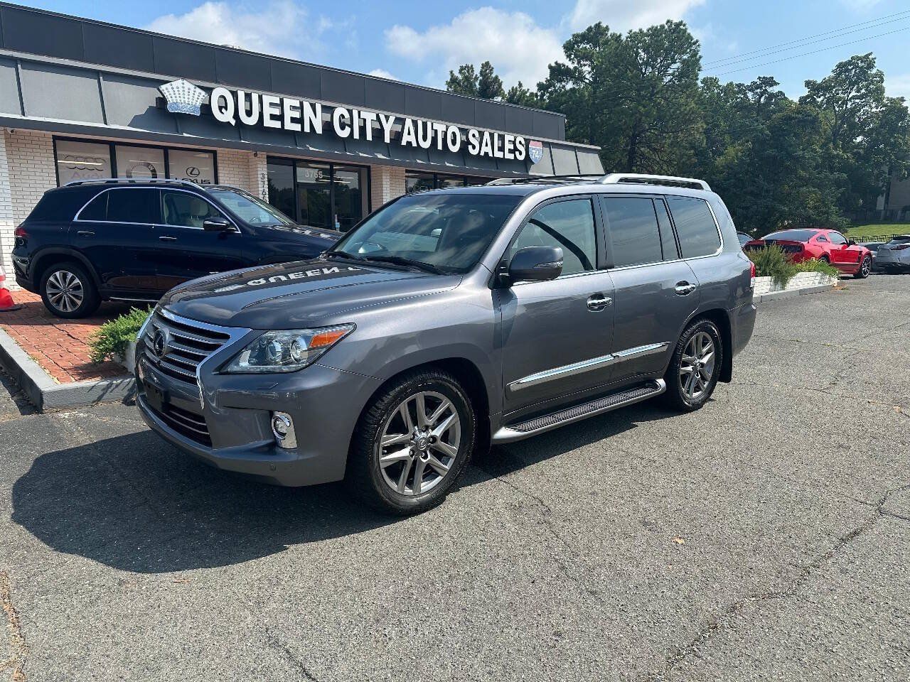 Used 2015 Lexus LX 570 4WD image 3