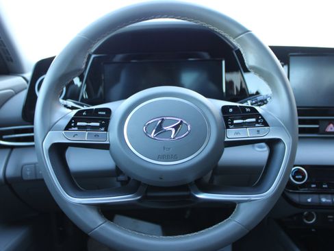 Used 2021 Hyundai Elantra SEL w/ Convenience + Premium Package image 15