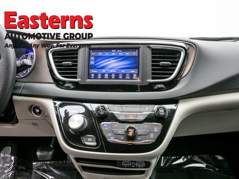 Used 2021 Chrysler Voyager L FWD image 11