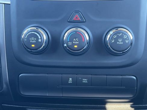 Used 2021 RAM 1500 Classic SLT image 5