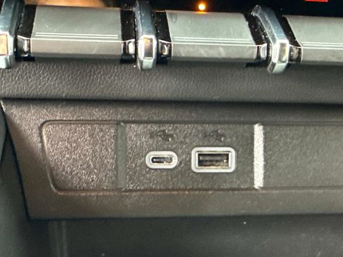 Used 2024 Chevrolet Colorado LT image 26