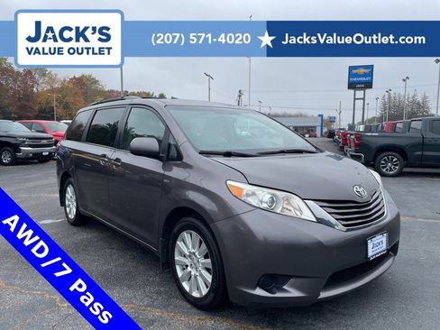 Used 2017 Toyota Sienna LE image 1