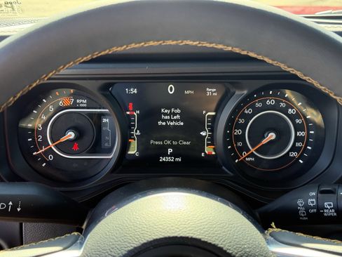 Used 2025 Jeep Wrangler Sahara image 18