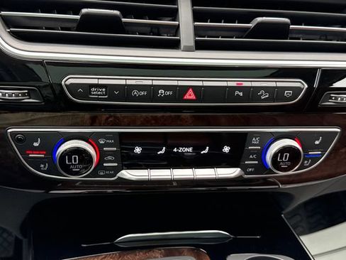 Used 2018 Audi Q7 3.0T Prestige w/ Prestige Package AWD/4WD image 33