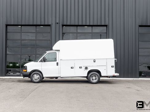 Used 2015 Chevrolet Express 3500 RWD image 1