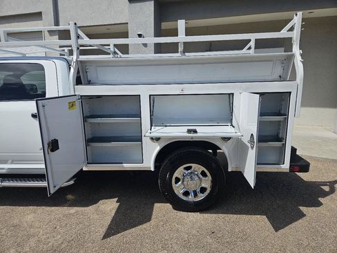 Used 2022 RAM 2500 Tradesman w/ Chrome Appearance Group AWD/4WD image 3