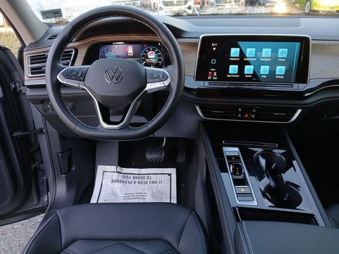 New 2025 Volkswagen Atlas SE FWD image 13