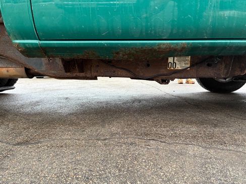 Used 2004 Chevrolet Silverado 3500 4x4 Regular Cab w/ Snow Plow Prep Package image 17