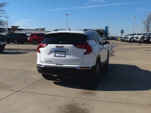 Used 2021 GMC Terrain SLT image 8