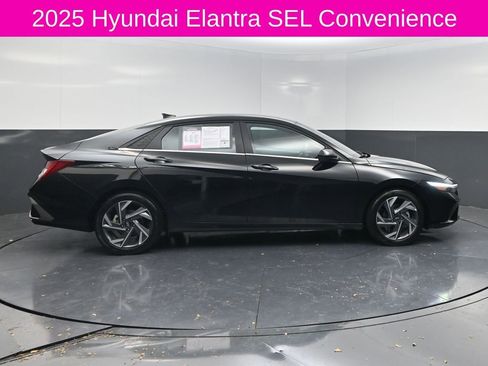 Used 2025 Hyundai Elantra SEL image 4
