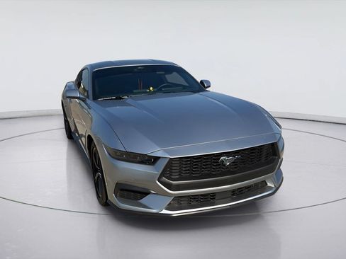 Used 2025 Ford Mustang Coupe RWD image 4