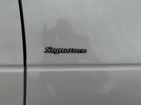 Used 2006 Lincoln Town Car Signature RWD image 7