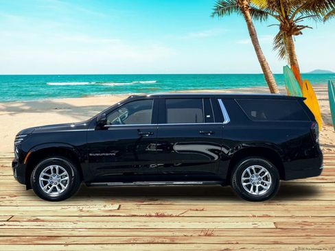 Used 2026 Chevrolet Suburban LT w/ Comfort Package RWD image 3