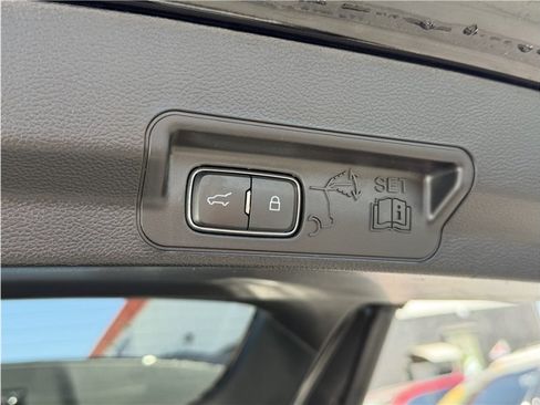 Used 2020 Ford Explorer XLT w/ Equipment Group 202A AWD/4WD image 22