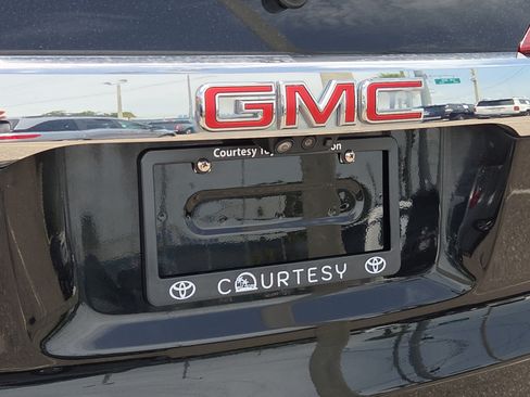 Used 2023 GMC Acadia Denali w/ Black Diamond Edition FWD image 37