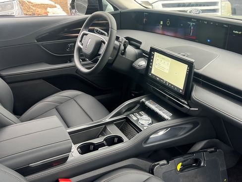 New 2026 Lincoln Nautilus Premier image 8