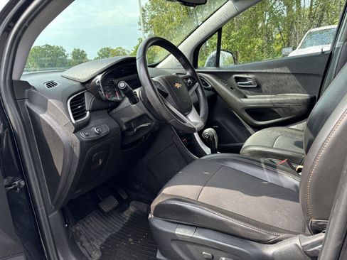 Used 2018 Chevrolet Trax LT w/ Sun & Sound Package AWD/4WD image 16