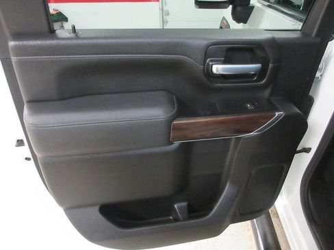 Used 2021 GMC Sierra 2500 SLT w/ SLT Preferred Package image 21