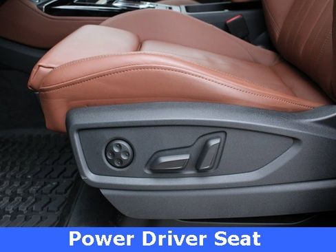 Used 2025 Audi Q5 2.0T Premium Plus w/ Premium Plus Package image 3