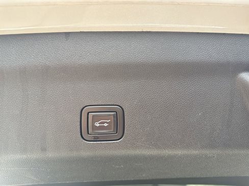 Used 2021 Chevrolet Tahoe High Country AWD/4WD image 16
