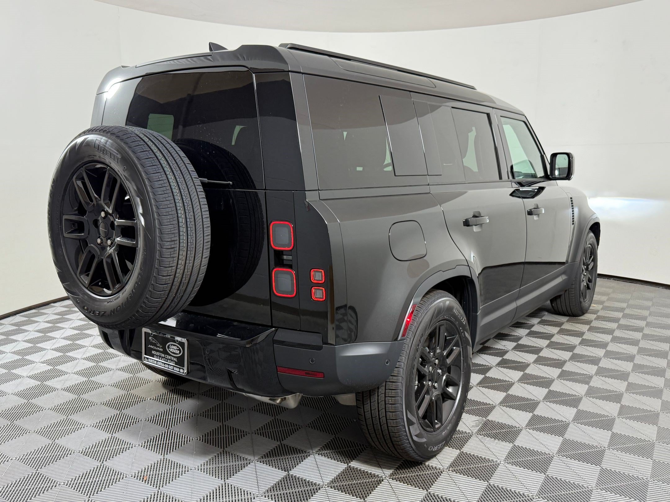 New 2026 Land Rover Defender 110 S AWD/4WD image 9