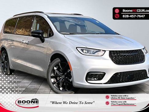 New 2026 Chrysler Pacifica Limited w/ S Appearance Package FWD image 1