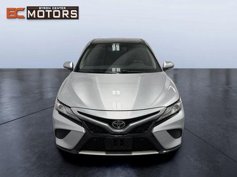 Used 2018 Toyota Camry XSE image 8
