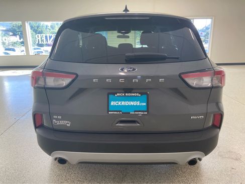 Used 2022 Ford Escape SE image 8