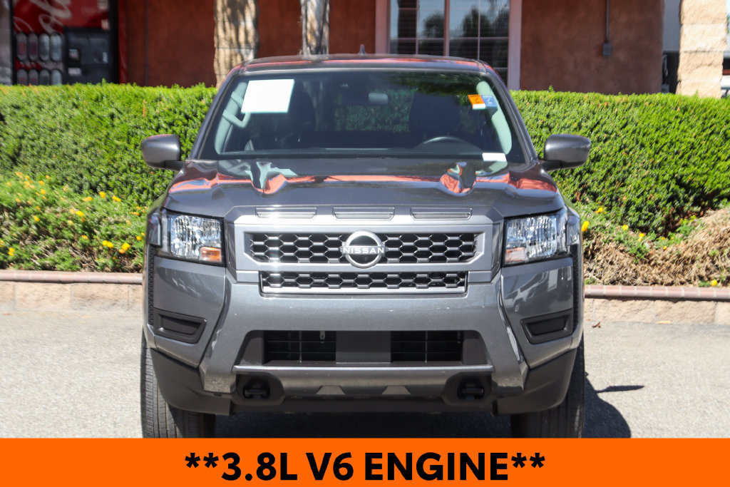 Used 2025 Nissan Frontier SV AWD/4WD image 3
