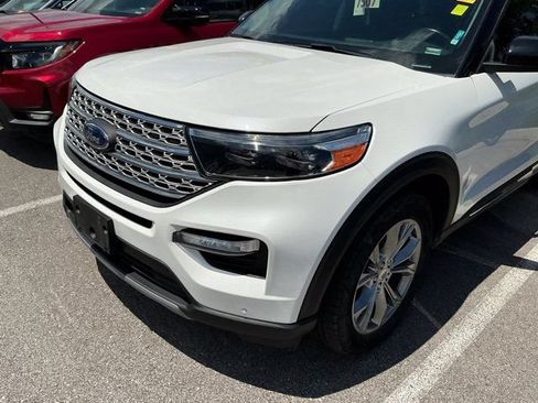 Used 2022 Ford Explorer Limited w/ Equipment Group 301A AWD/4WD image 14