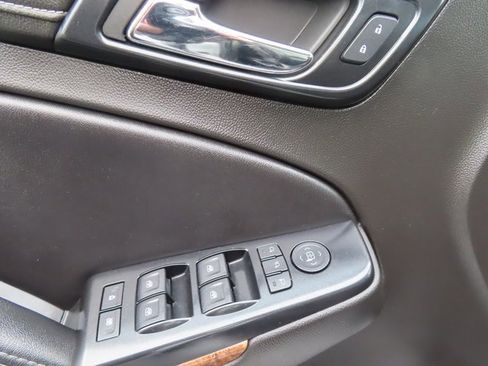 Used 2015 Chevrolet Suburban LTZ image 11