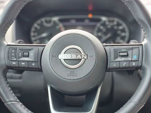 Used 2023 Nissan Rogue SL w/ SL Premium Package image 16