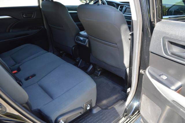 Used 2019 Toyota Highlander LE FWD image 16