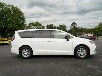 Used 2024 Chrysler Pacifica Touring-L FWD video 2