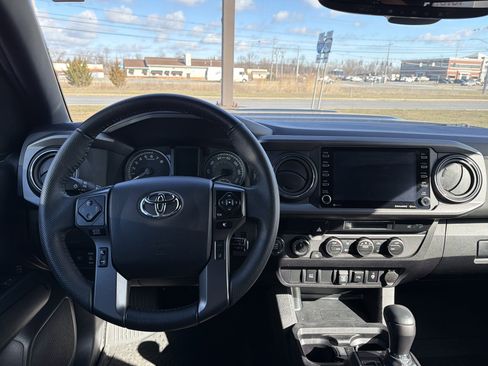 Used 2023 Toyota Tacoma TRD Sport AWD/4WD image 12