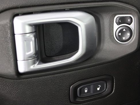 Used 2020 Jeep Gladiator Overland w/ LED Lighting Group image 24