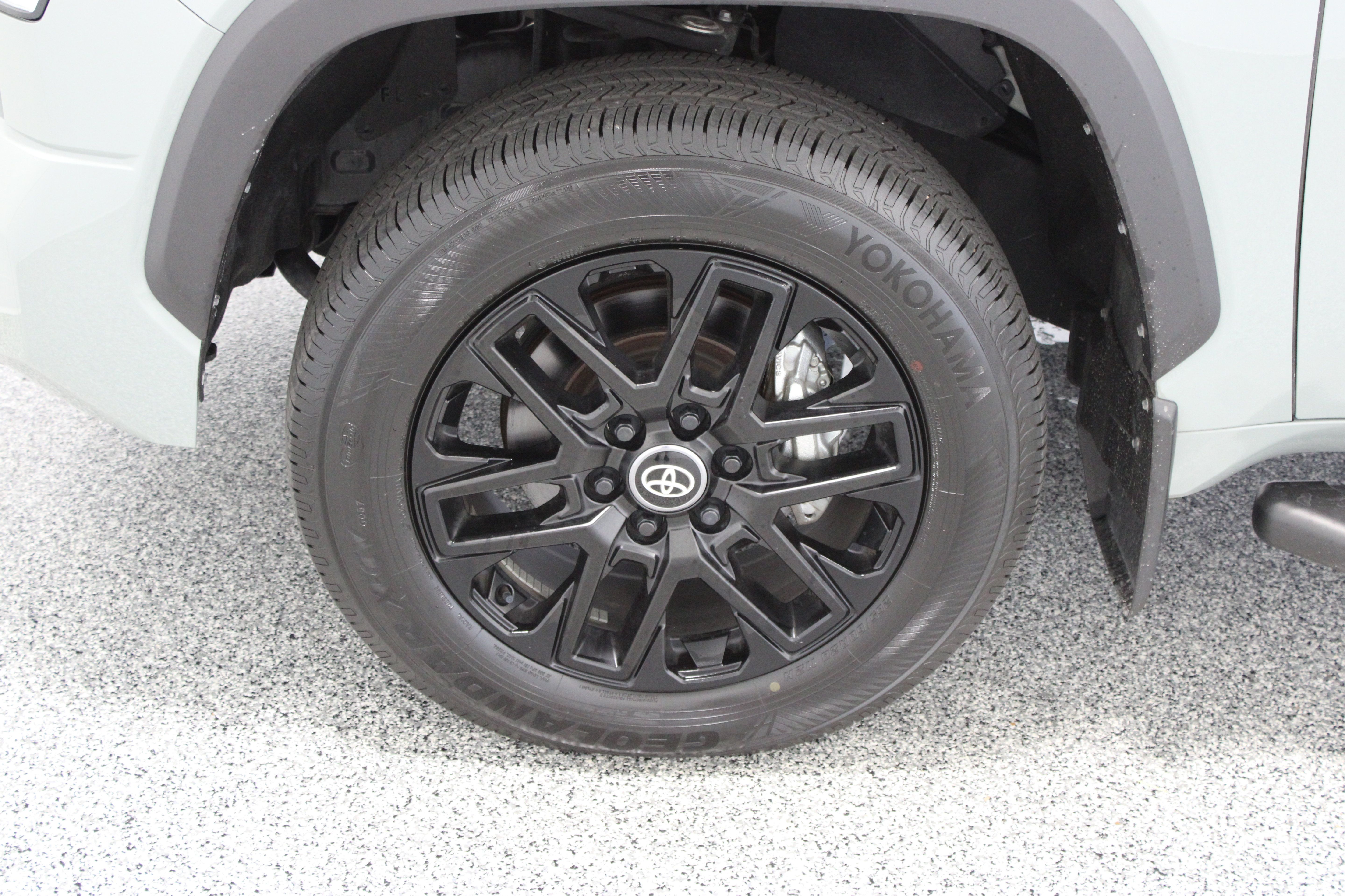 Used 2025 Toyota Tundra Limited AWD/4WD image 12