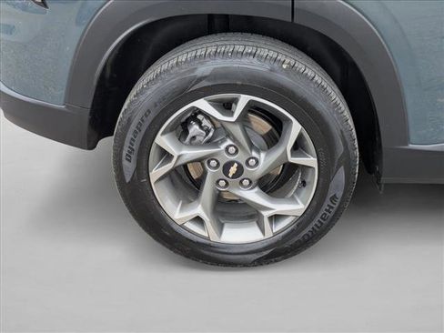 Used 2025 Chevrolet Trax LT w/ LT Convenience Package image 29