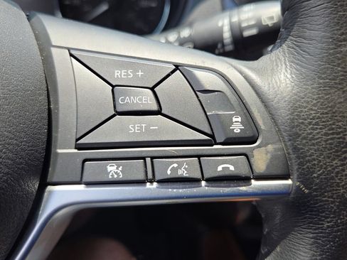 Used 2017 Nissan Rogue SL w/ SL Premium Package FWD image 23