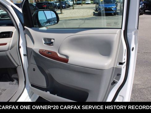 Used 2014 Toyota Sienna XLE w/ XLE Premium Package FWD image 22
