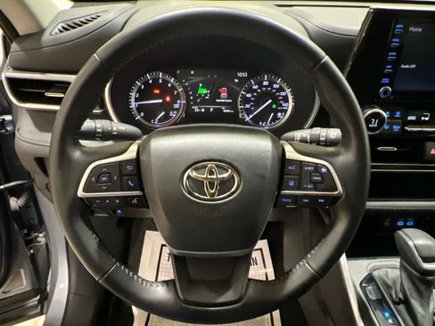 Used 2022 Toyota Highlander XLE image 23